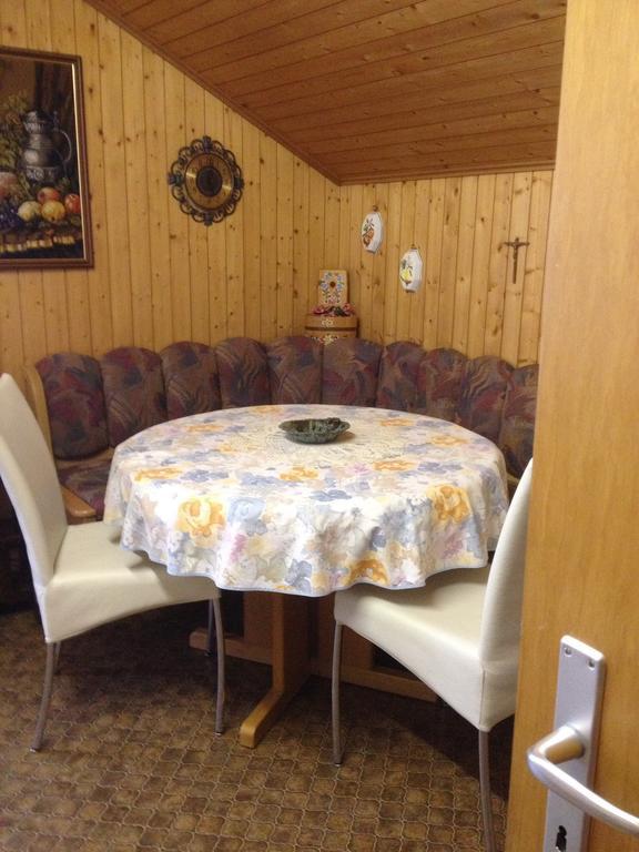 Staldenried Ferienwohnung Szoba fotó